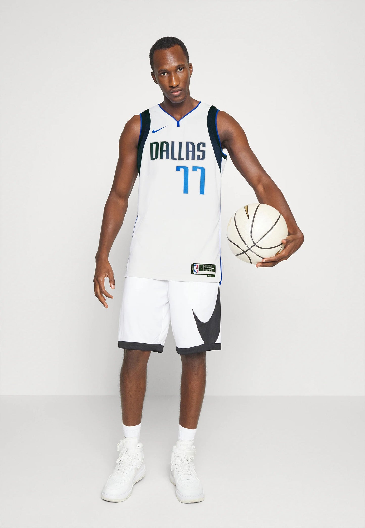 NBA DALLAS MAVERICKS LUKA DONCIC ASSOCIATION SWINGMAN Courir outlet