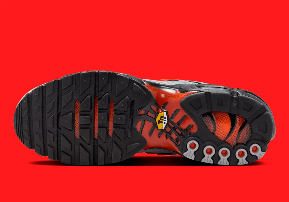 Nike Air Max Plus Wolf Grey Picante Red Kicks fashion