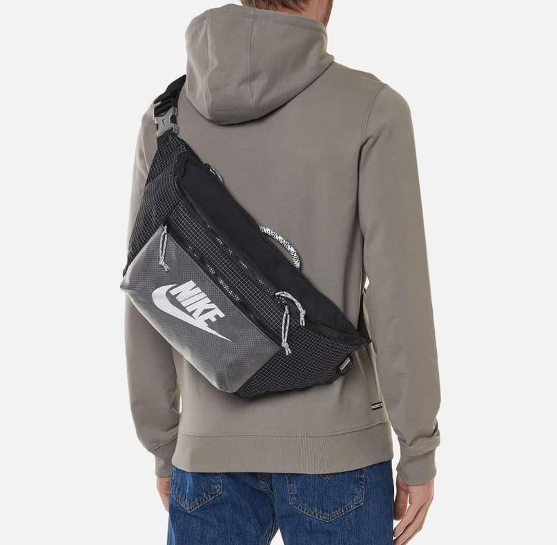 Nike - Tech - Sac banane en tissu ripstop - Noir et gris Courir outlet