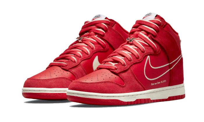 Nike
Dunk High First Use University Red