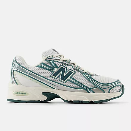 New Balance 740 White Marsh Green Sea Salt, vue de profil blanche et verte