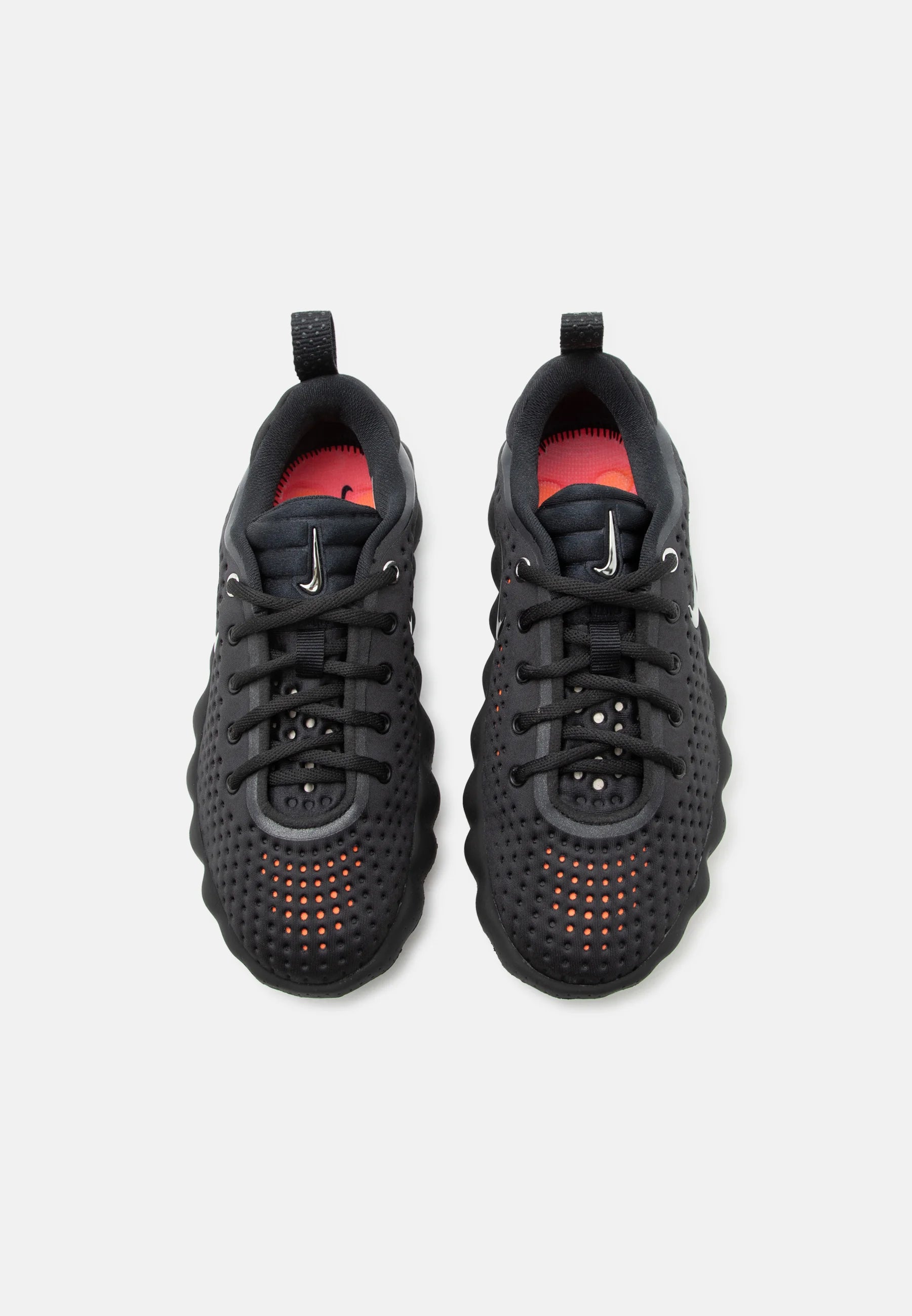 Nike Performance MIND 002 - Chaussures fitness - black/chrome/solar red/hyper crimson Kicks fashion