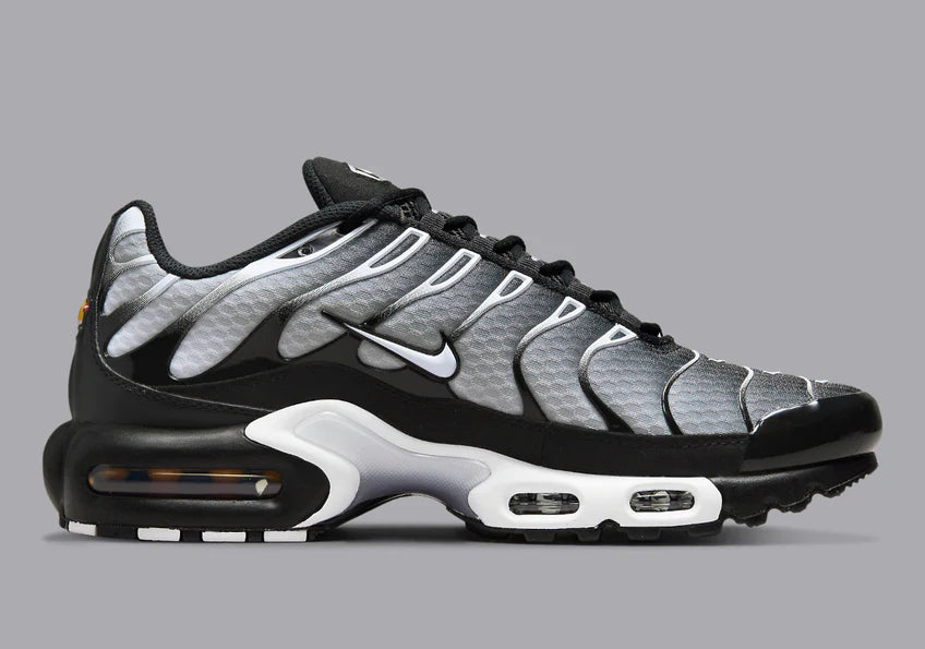Nike Air Max Plus Black Metallic Silver Kicks fashion