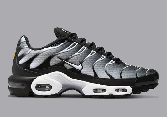 Nike Air Max Plus Black Metallic Silver Kicks fashion