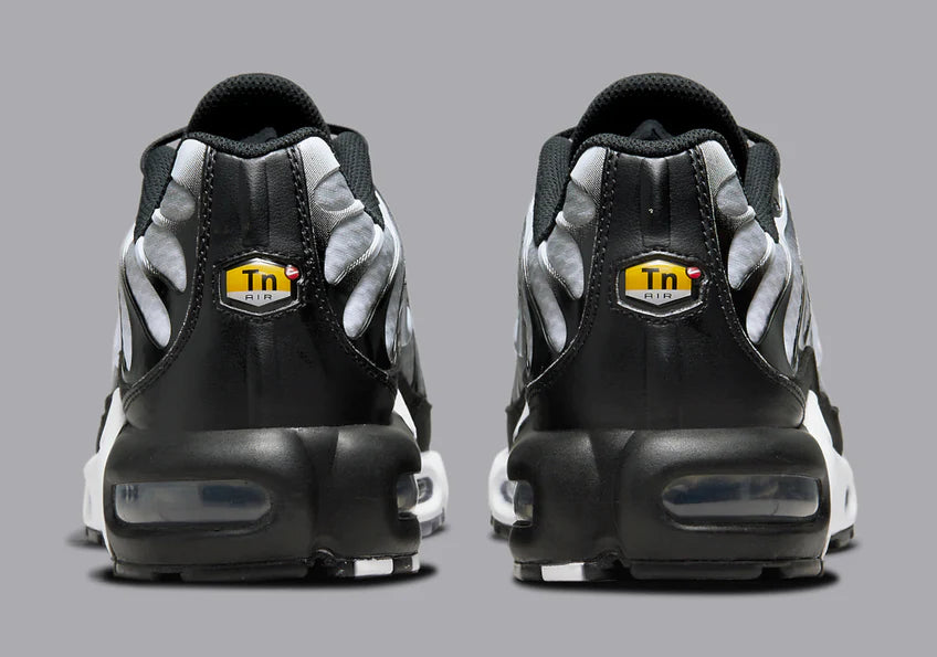 Nike Air Max Plus Black Metallic Silver Kicks fashion