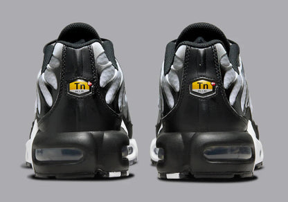 Nike Air Max Plus Black Metallic Silver Kicks fashion