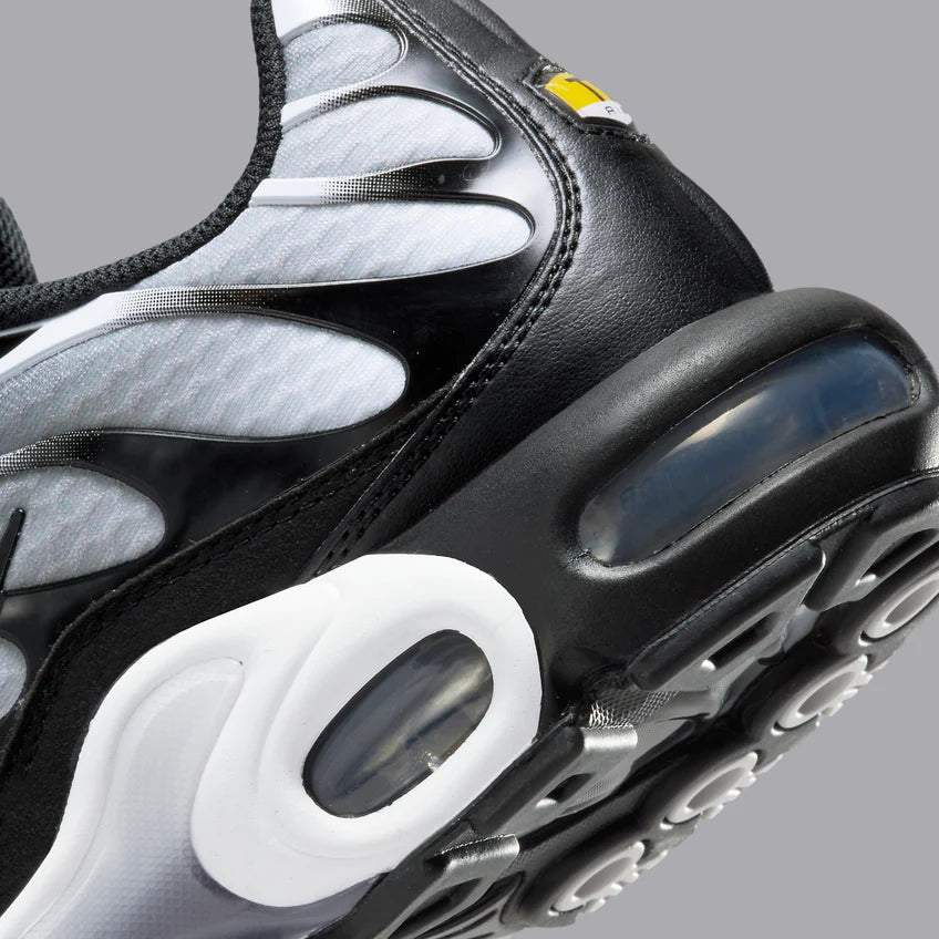 Nike Air Max Plus Black Metallic Silver Kicks fashion