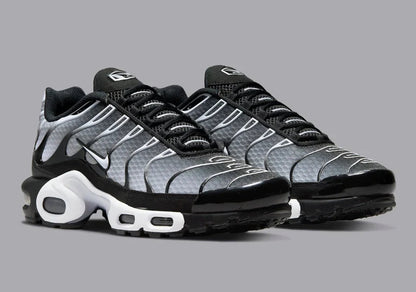 Nike Air Max Plus Black Metallic Silver Kicks fashion