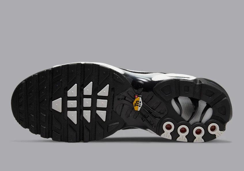 Nike Air Max Plus Black Metallic Silver Kicks fashion
