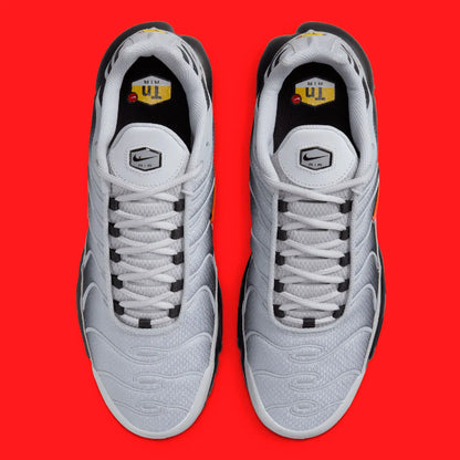 Nike Air Max Plus Wolf Grey Picante Red Kicks fashion
