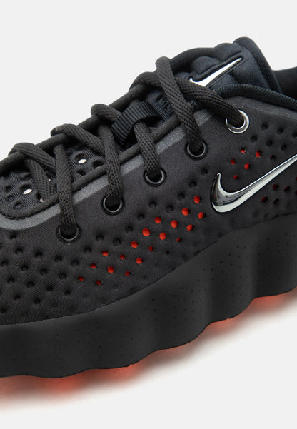 Nike Performance MIND 002 - Chaussures fitness - black/chrome/solar red/hyper crimson Kicks fashion