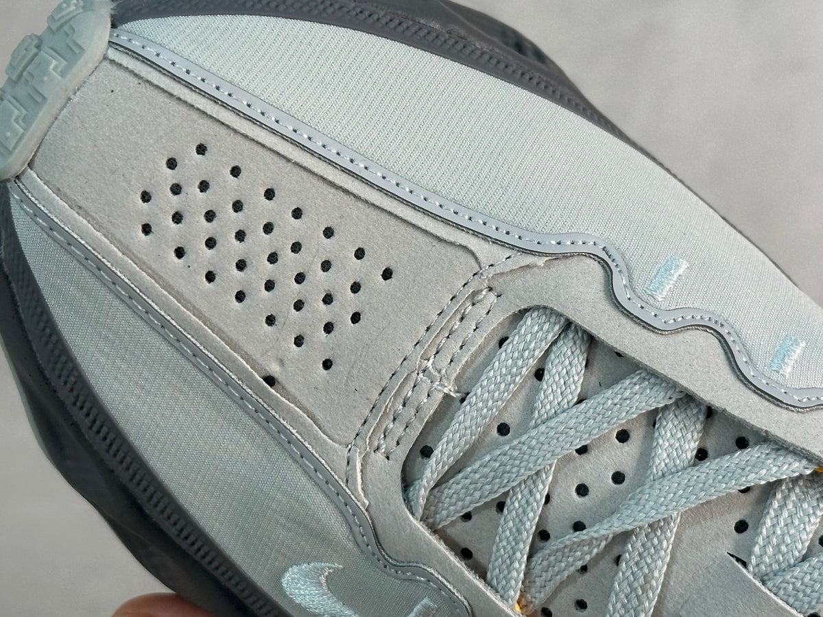 Nike Ava Rover Wolf Grey DX4215-004 – détail de la tige