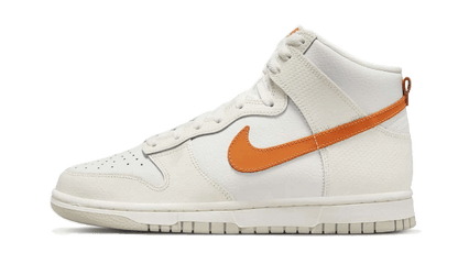 Nike

Dunk High White Orange