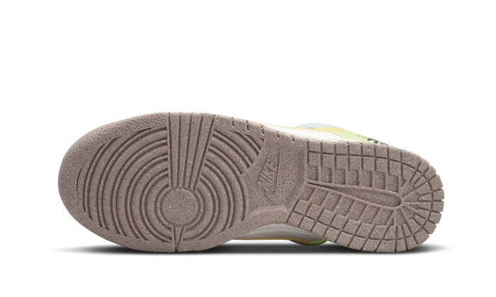 Nike

Dunk Low SE Sun Club Kicks fashion