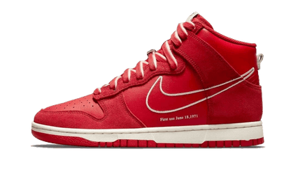 Nike

Dunk High First Use University Red