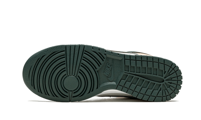 Nike

Dunk Low SE Sail Multi-Camo