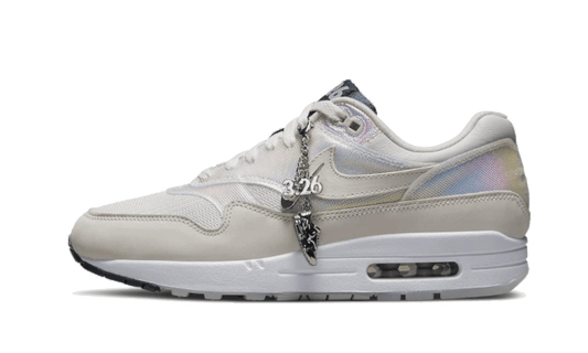 Nike

Air Max 1 La Ville Lumière - KicksFashion